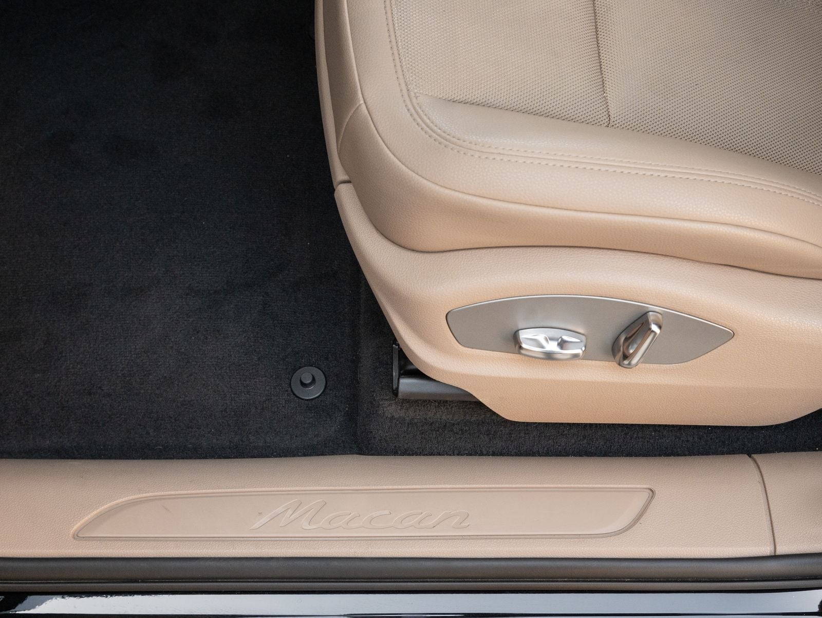 2023 Porsche Macan AWD