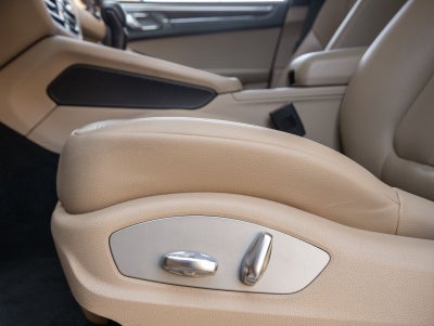 2023 Porsche Macan AWD