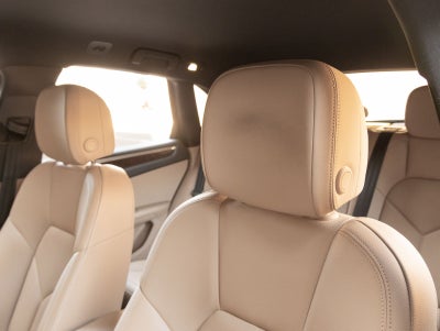 2023 Porsche Macan AWD