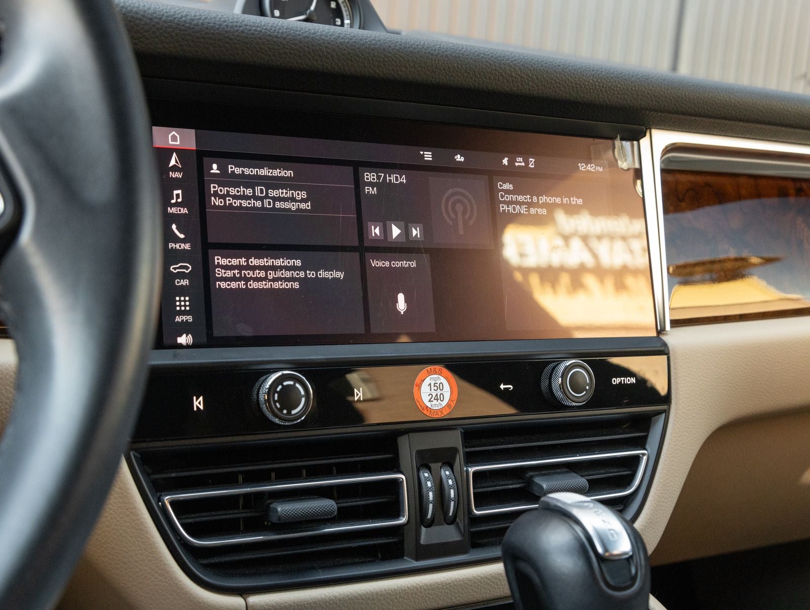 2023 Porsche Macan AWD