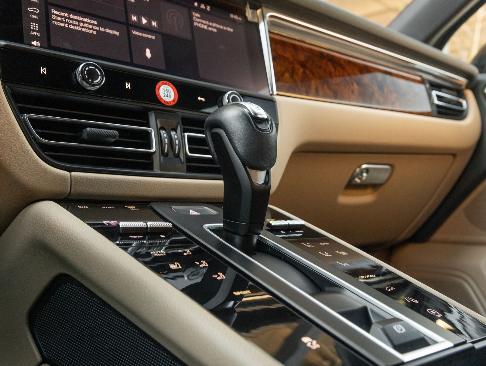 2023 Porsche Macan AWD