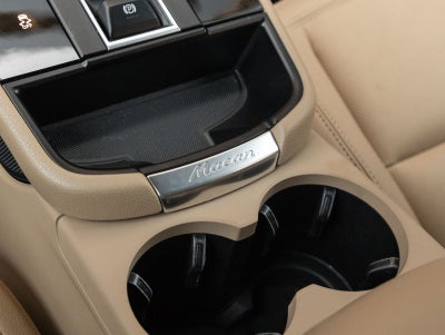 2023 Porsche Macan AWD