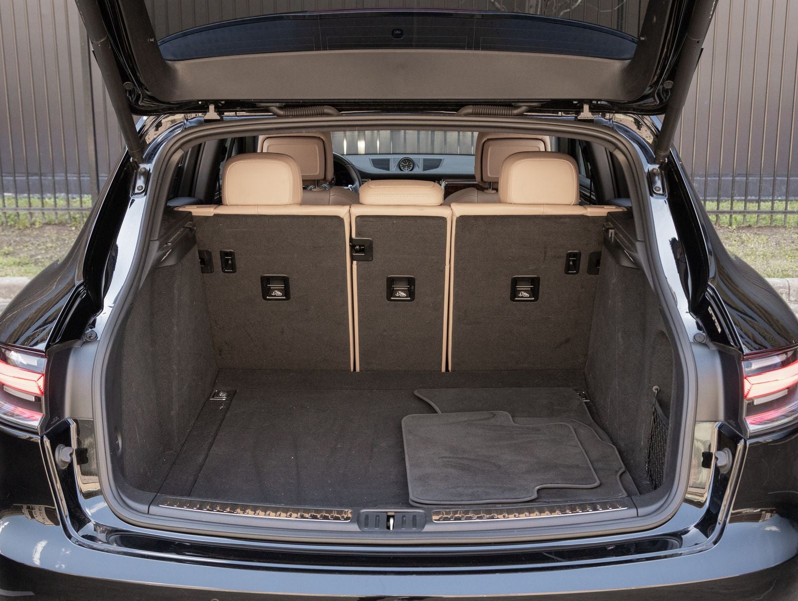 2023 Porsche Macan AWD