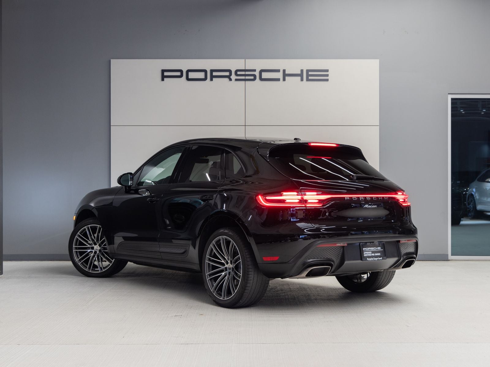 2023 Porsche Macan AWD