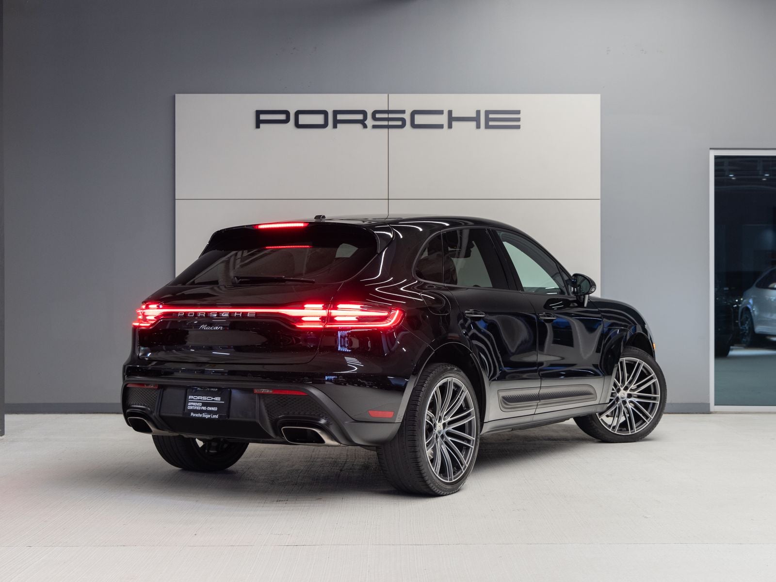 2023 Porsche Macan AWD