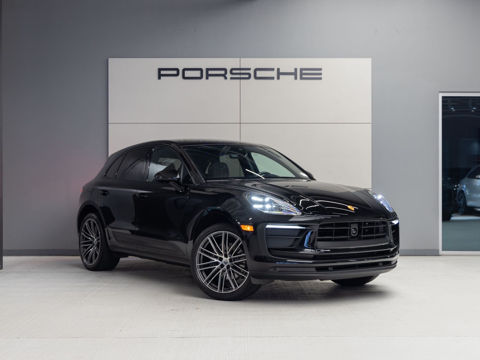 2023 Porsche Macan AWD