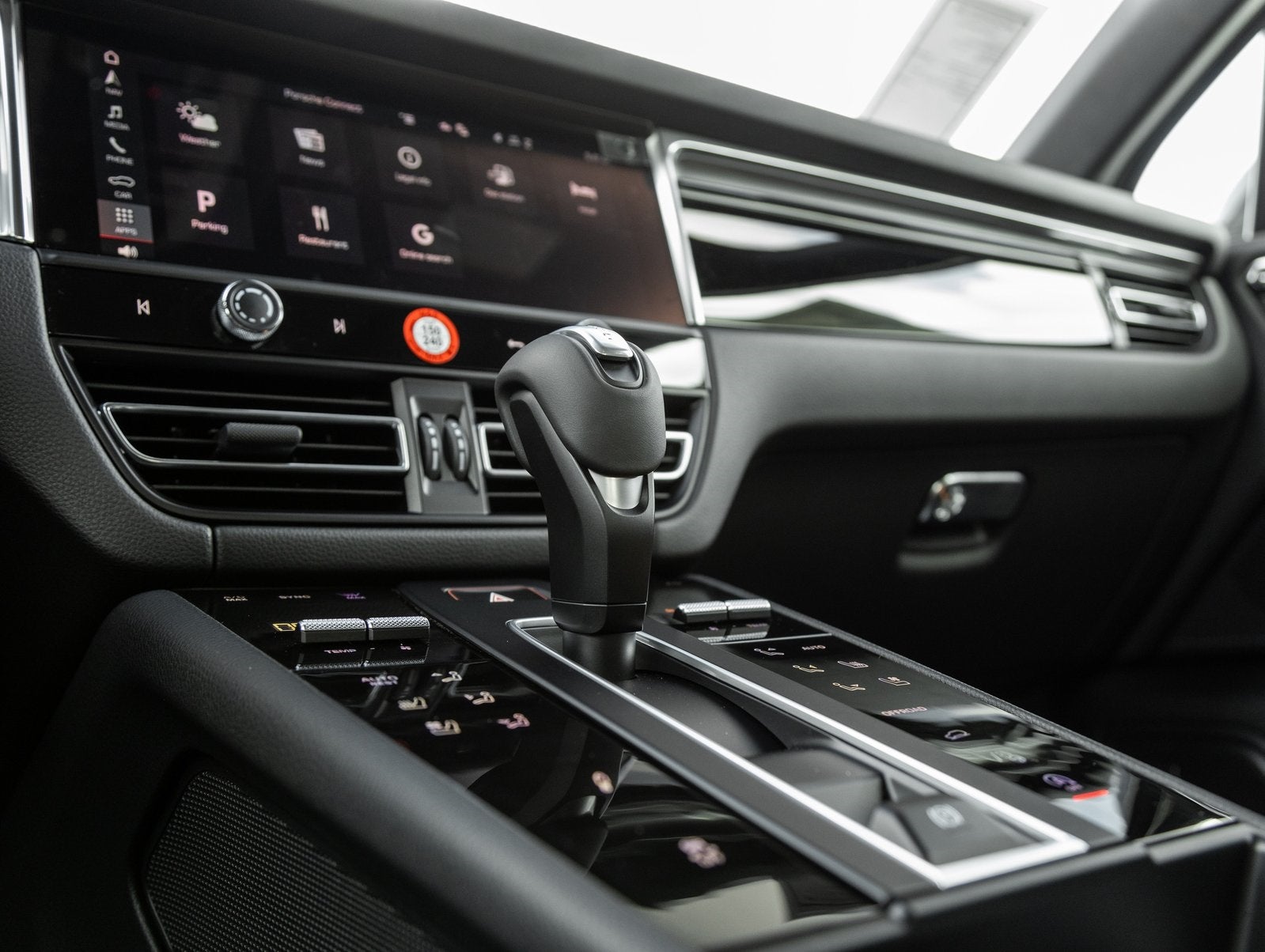 2025 Porsche Macan Macan T