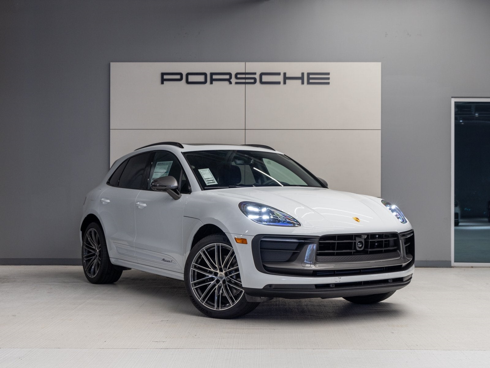 2025 Porsche Macan Macan T