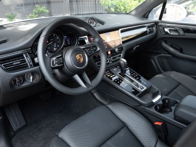 2026 Porsche Macan AWD