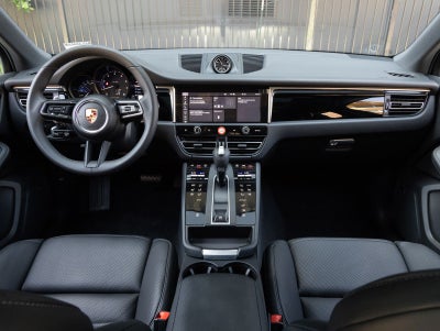 2026 Porsche Macan AWD