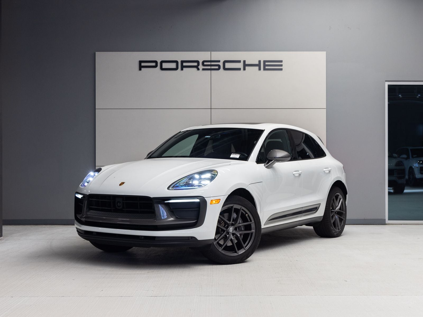 2023 Porsche Macan T's photo