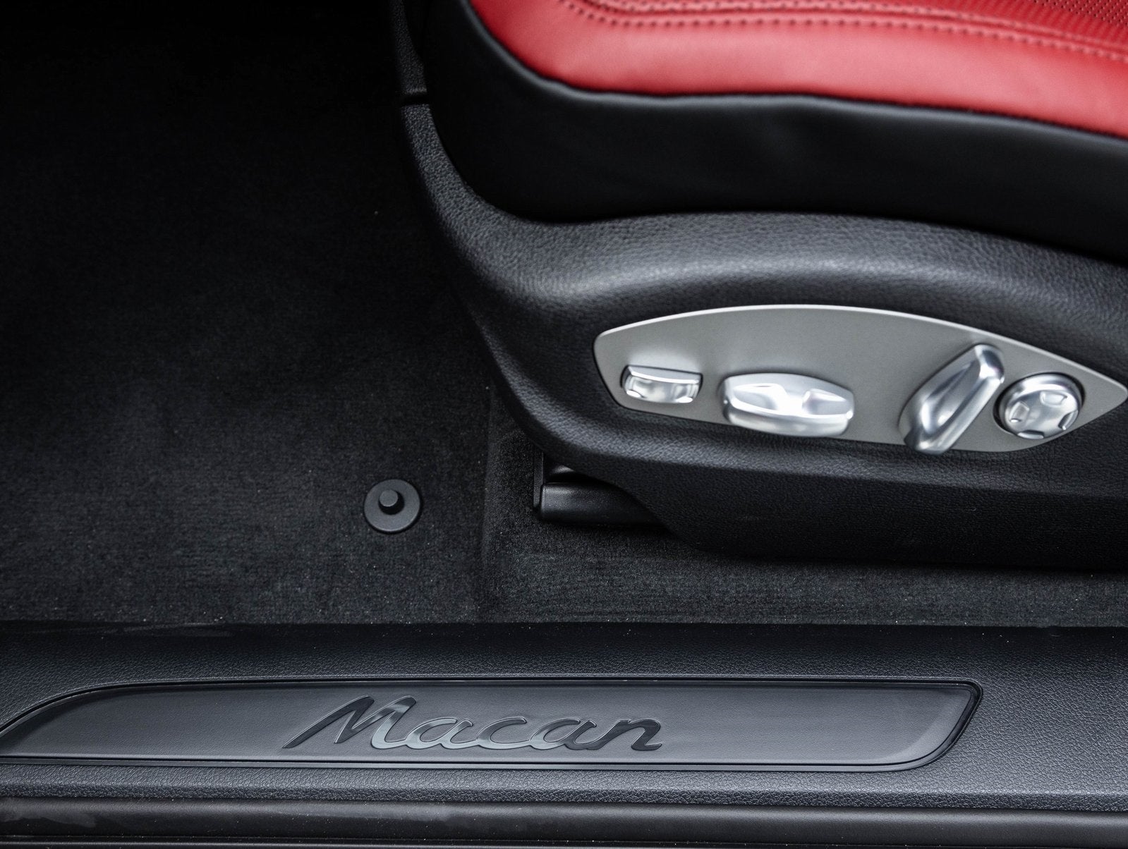 2025 Porsche Macan Macan