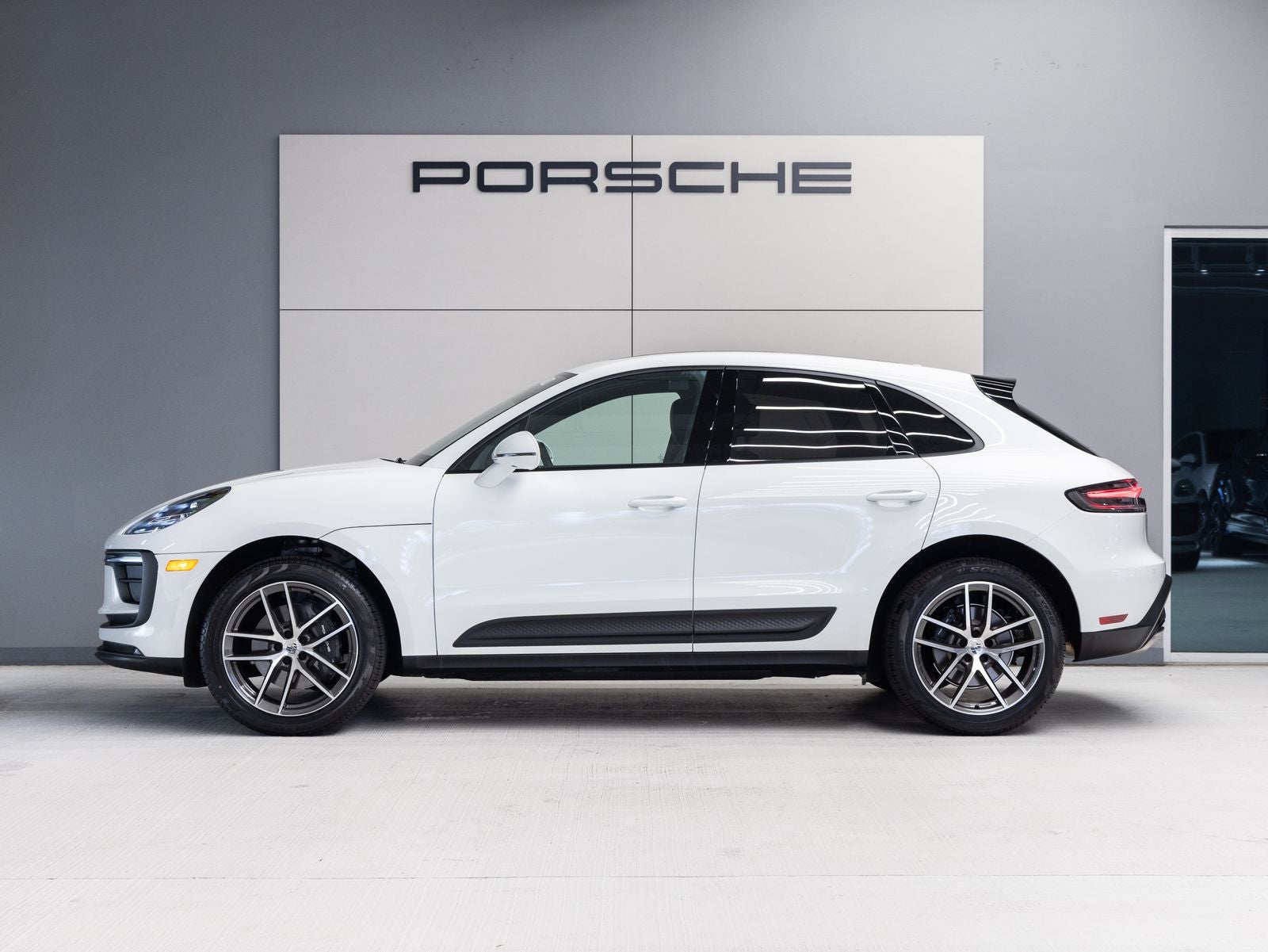 2026 Porsche Macan AWD