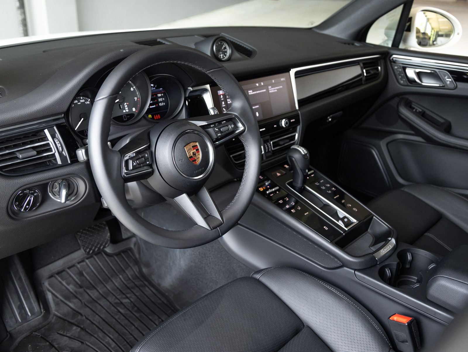 2026 Porsche Macan AWD