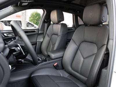 2026 Porsche Macan AWD