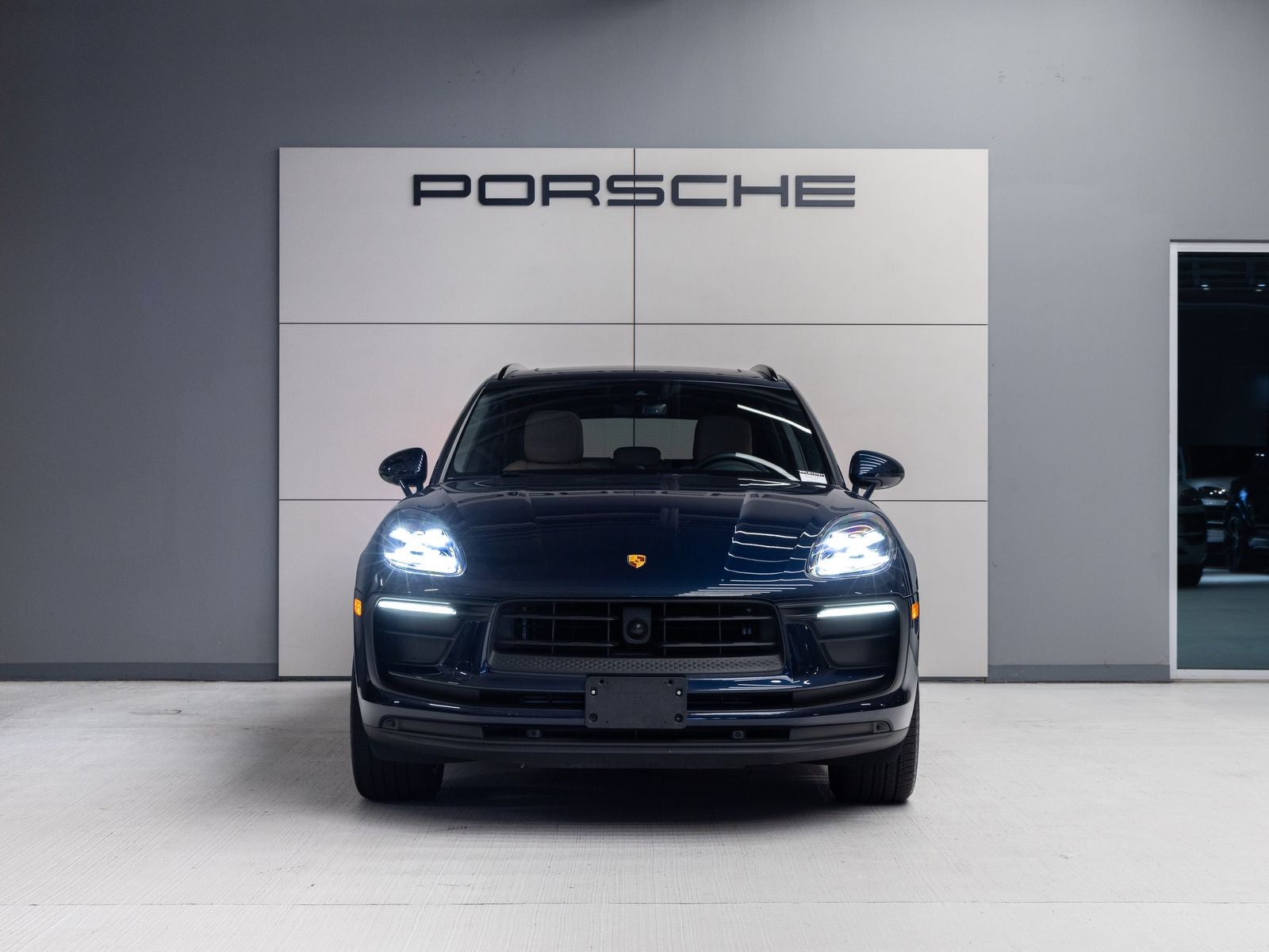 2023 Porsche Macan AWD