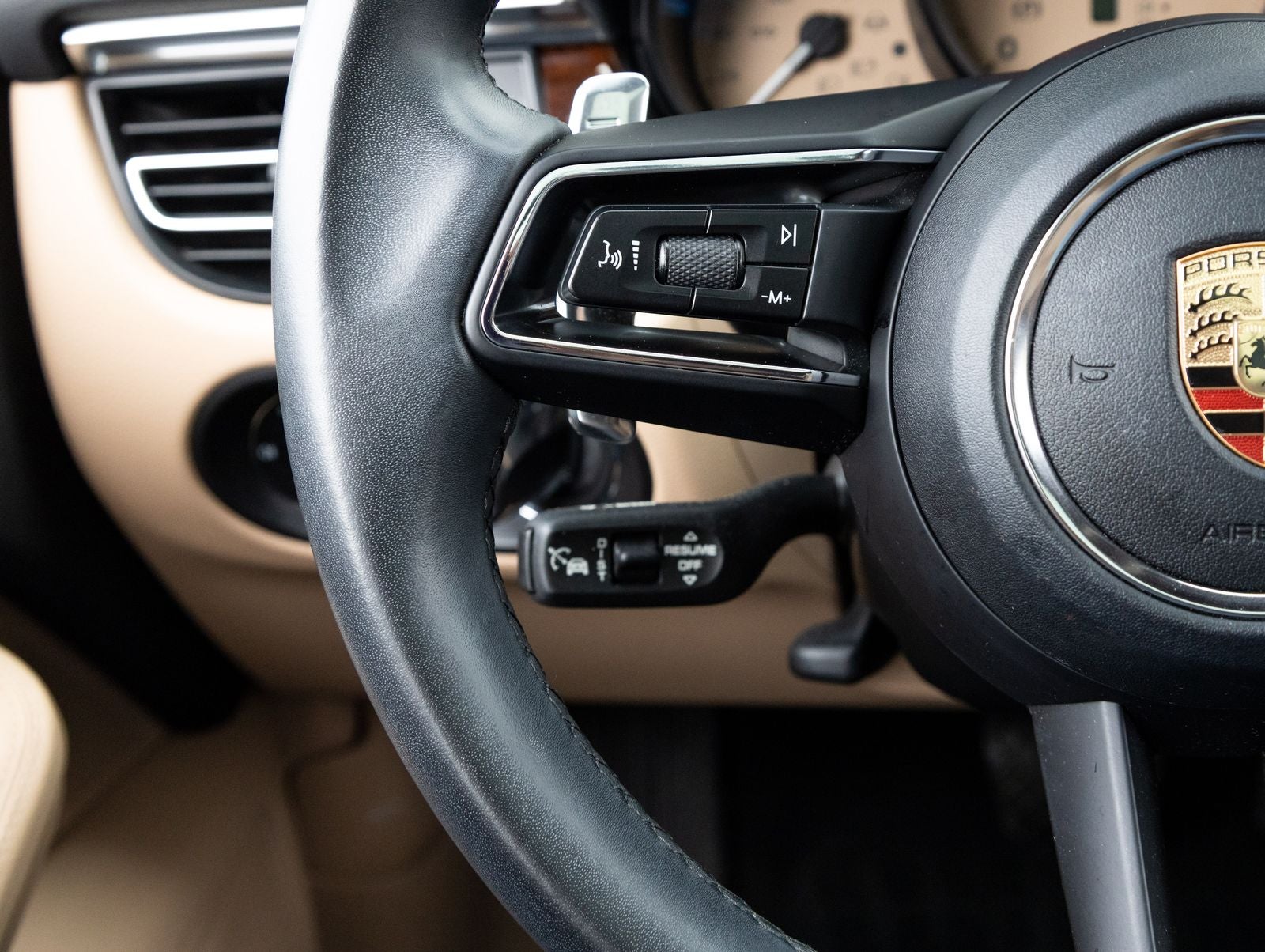 2023 Porsche Macan AWD