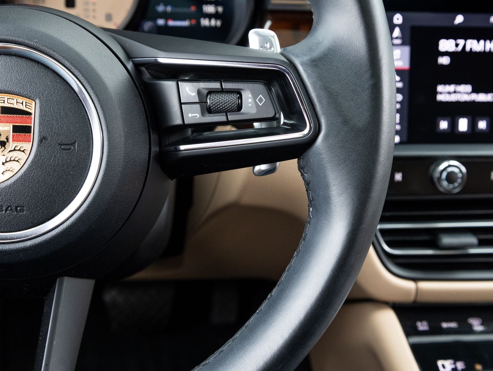 2023 Porsche Macan AWD