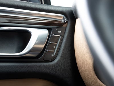 2023 Porsche Macan AWD