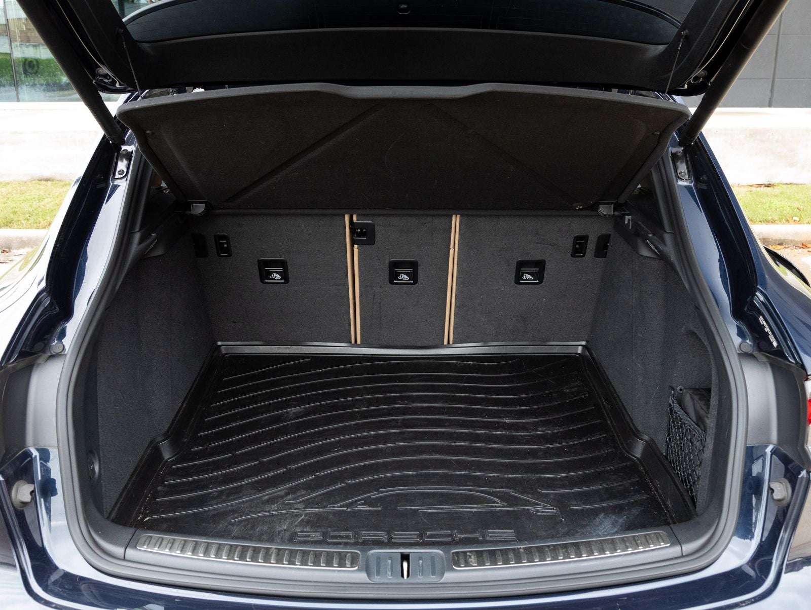 2023 Porsche Macan AWD