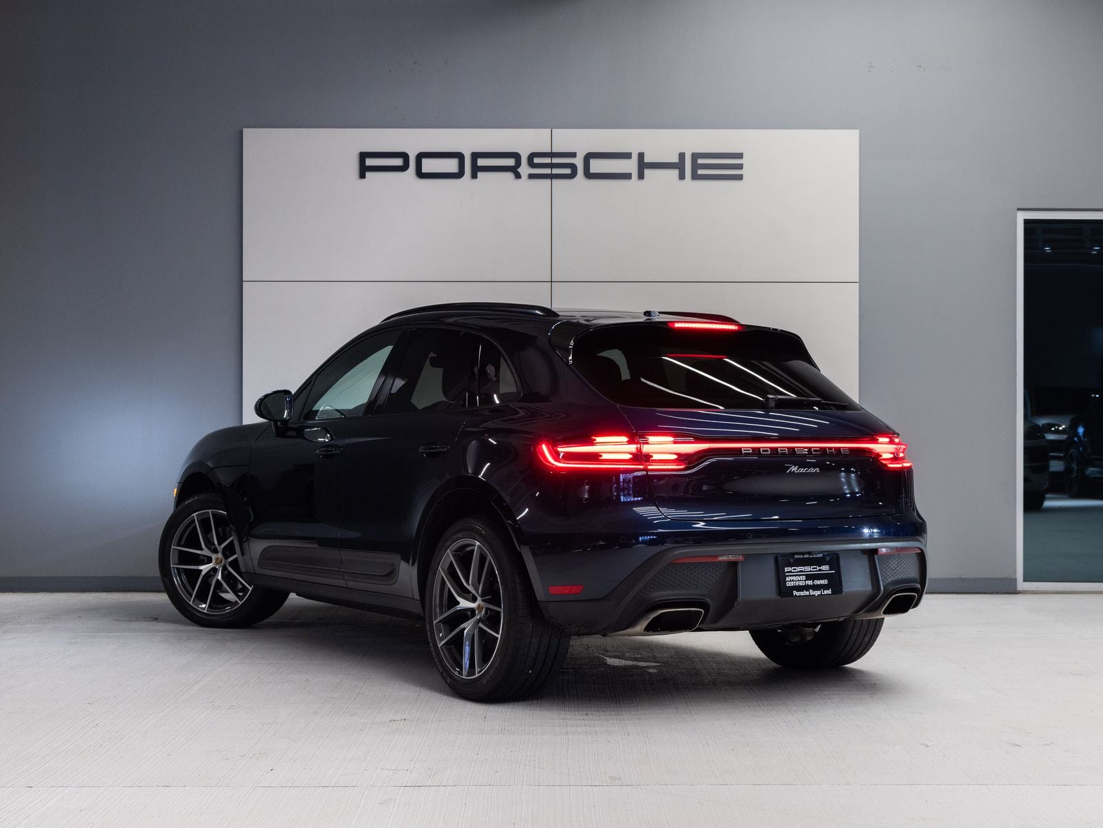 2023 Porsche Macan AWD
