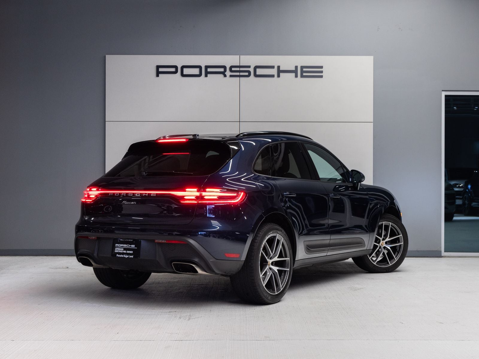 2023 Porsche Macan AWD