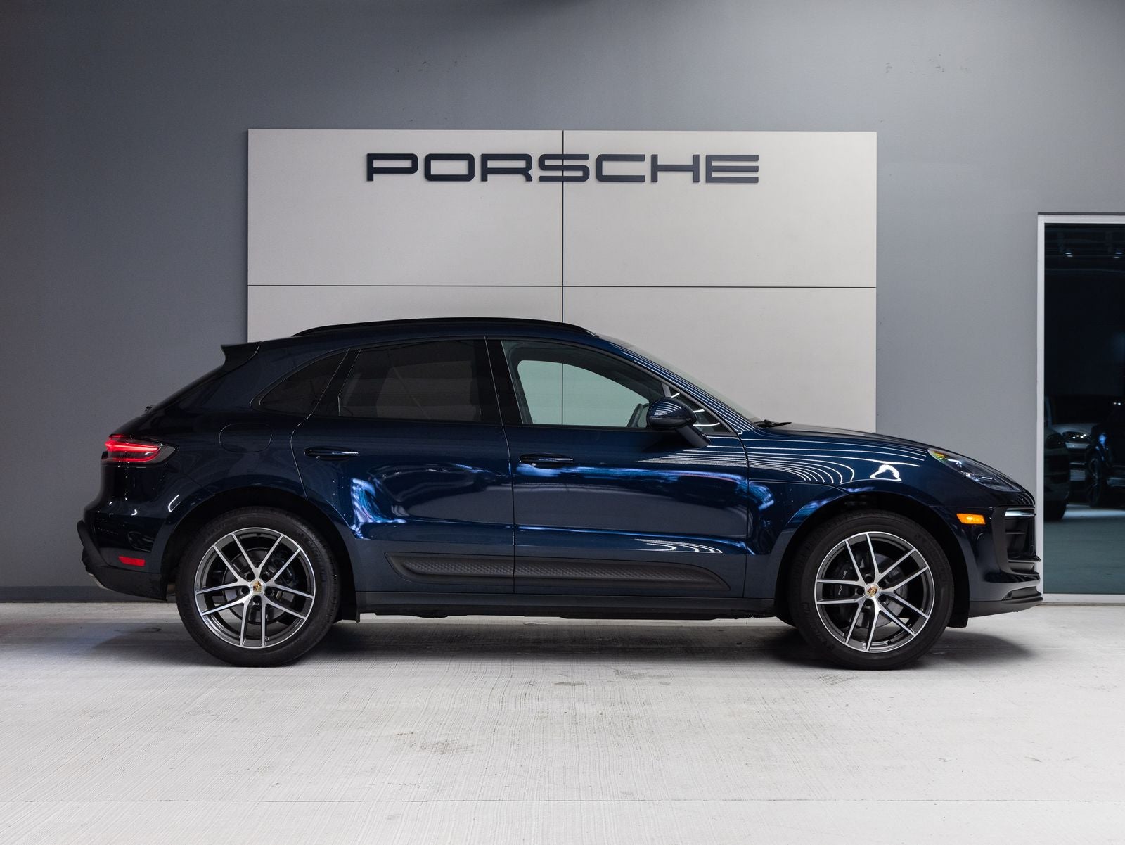 2023 Porsche Macan AWD