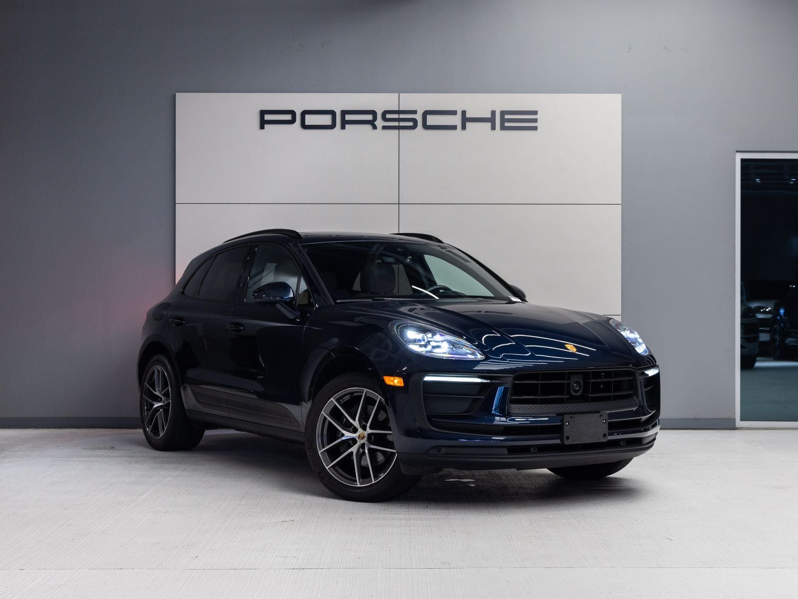 2023 Porsche Macan AWD