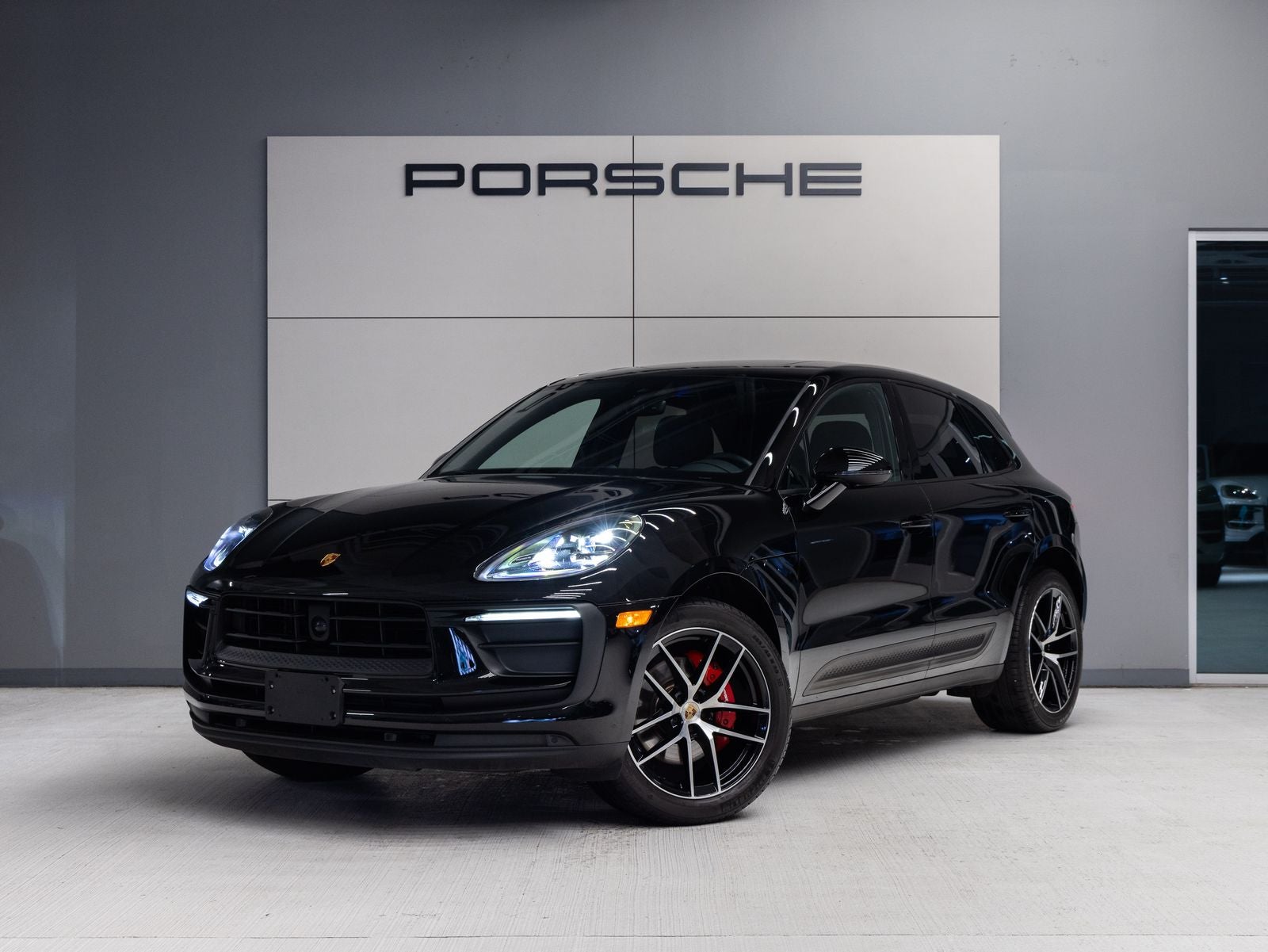 2023 Porsche Macan's photo