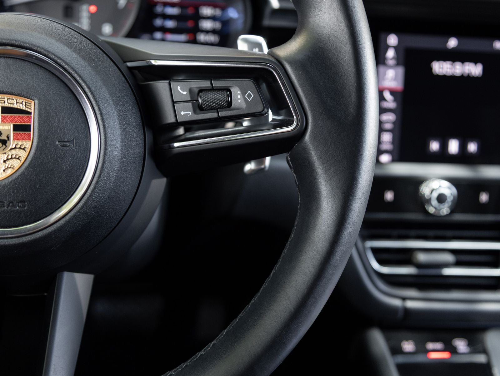 2023 Porsche Macan AWD