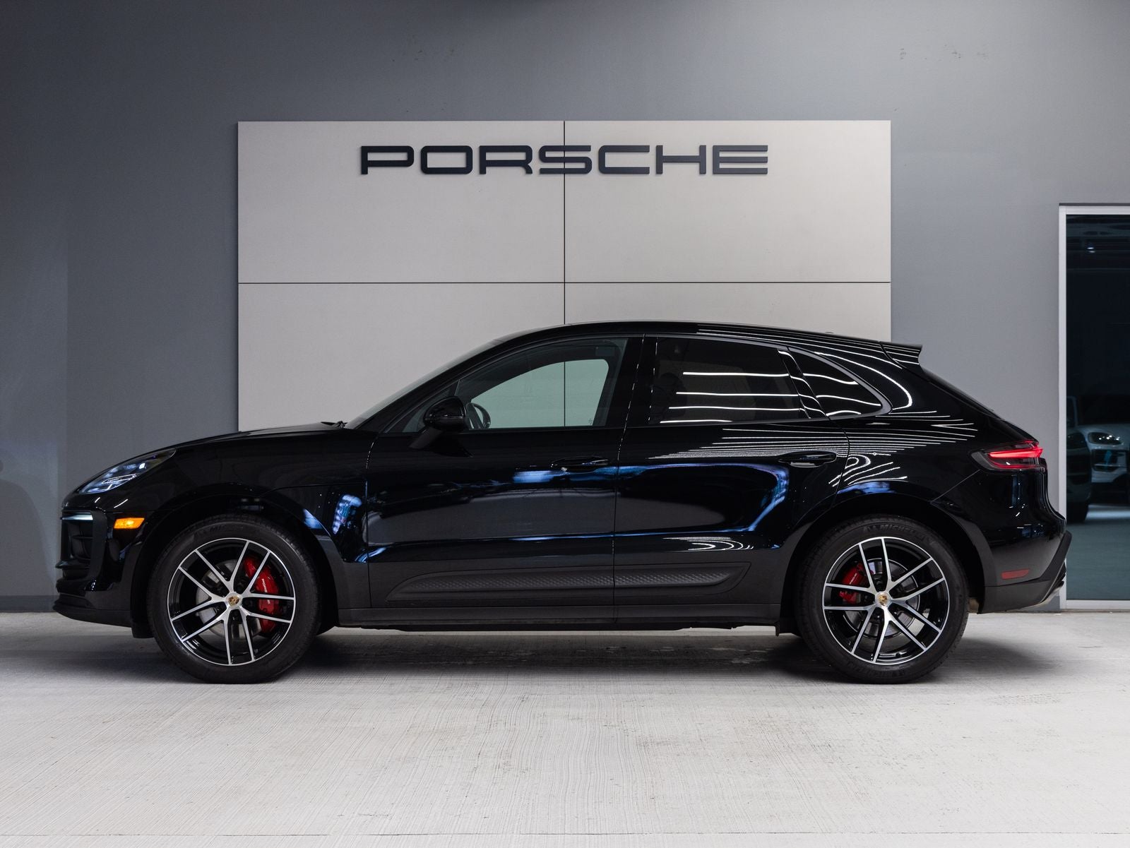 2023 Porsche Macan AWD