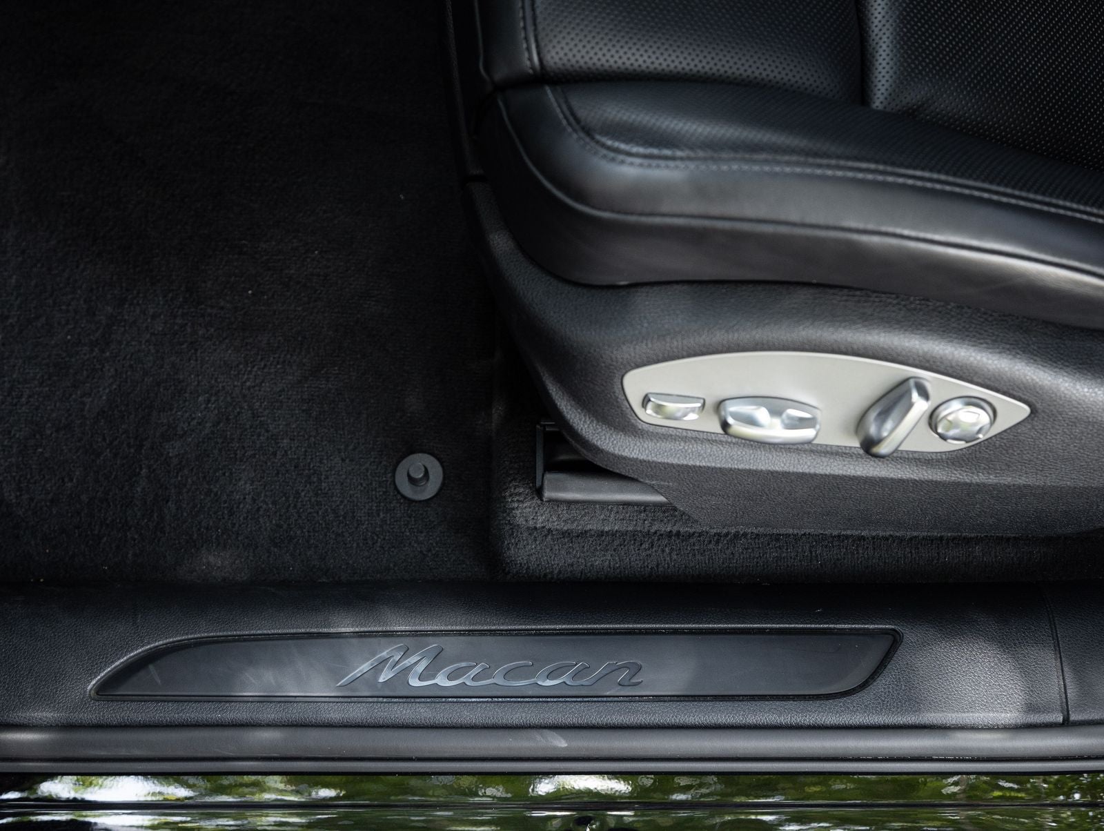 2023 Porsche Macan AWD