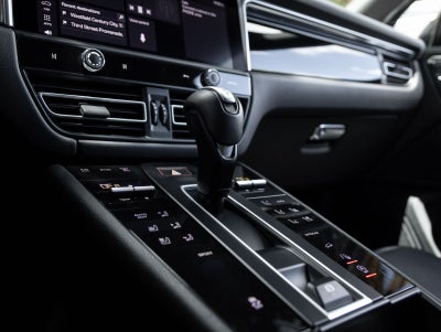 2023 Porsche Macan AWD