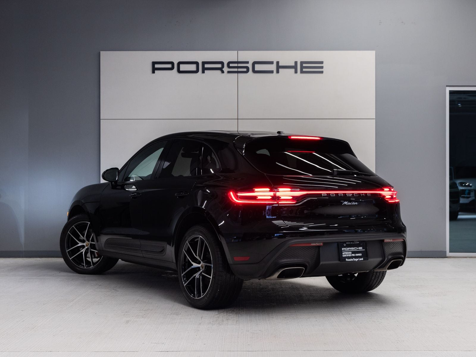 2023 Porsche Macan AWD