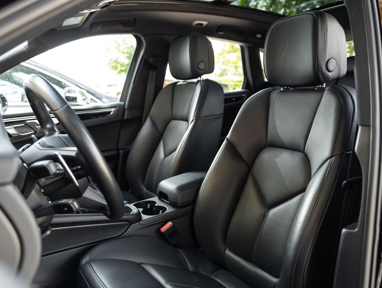 2023 Porsche Macan AWD