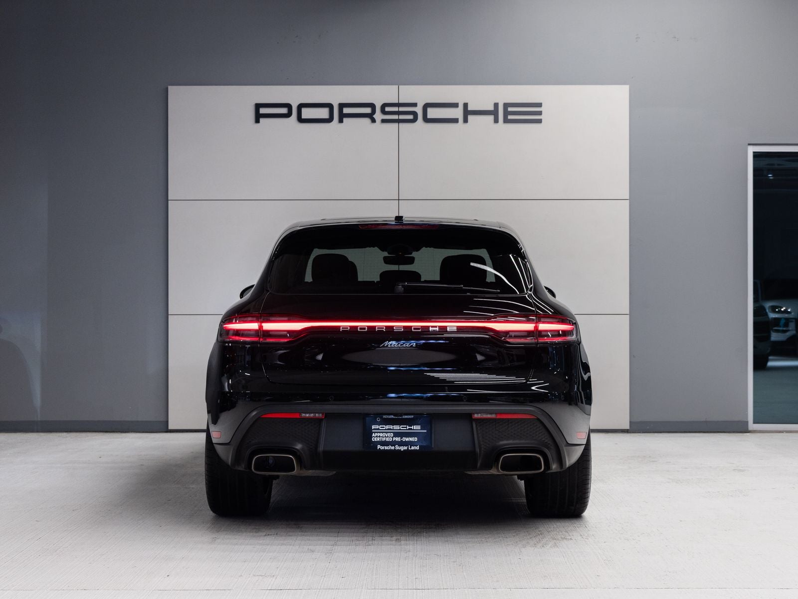 2023 Porsche Macan AWD