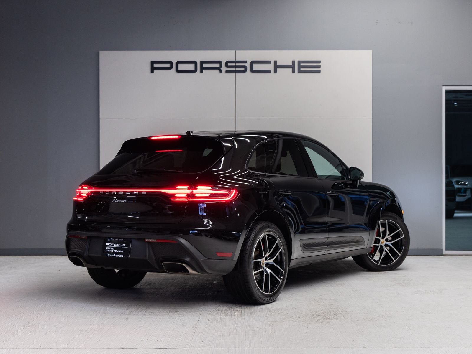 2023 Porsche Macan AWD
