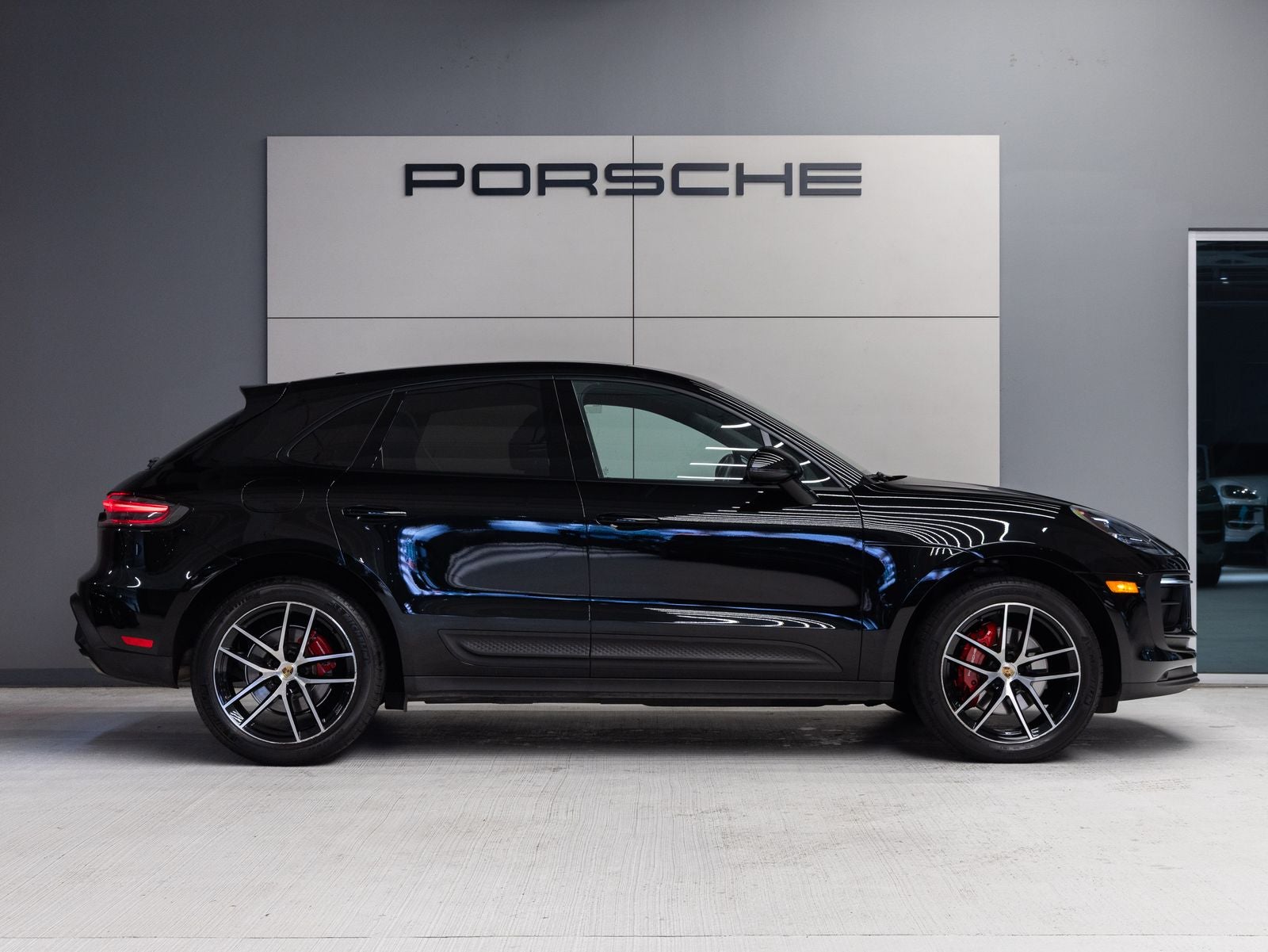 2023 Porsche Macan AWD