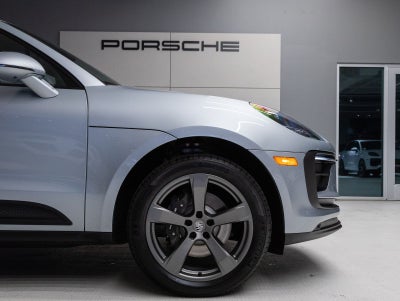 2026 Porsche Macan AWD
