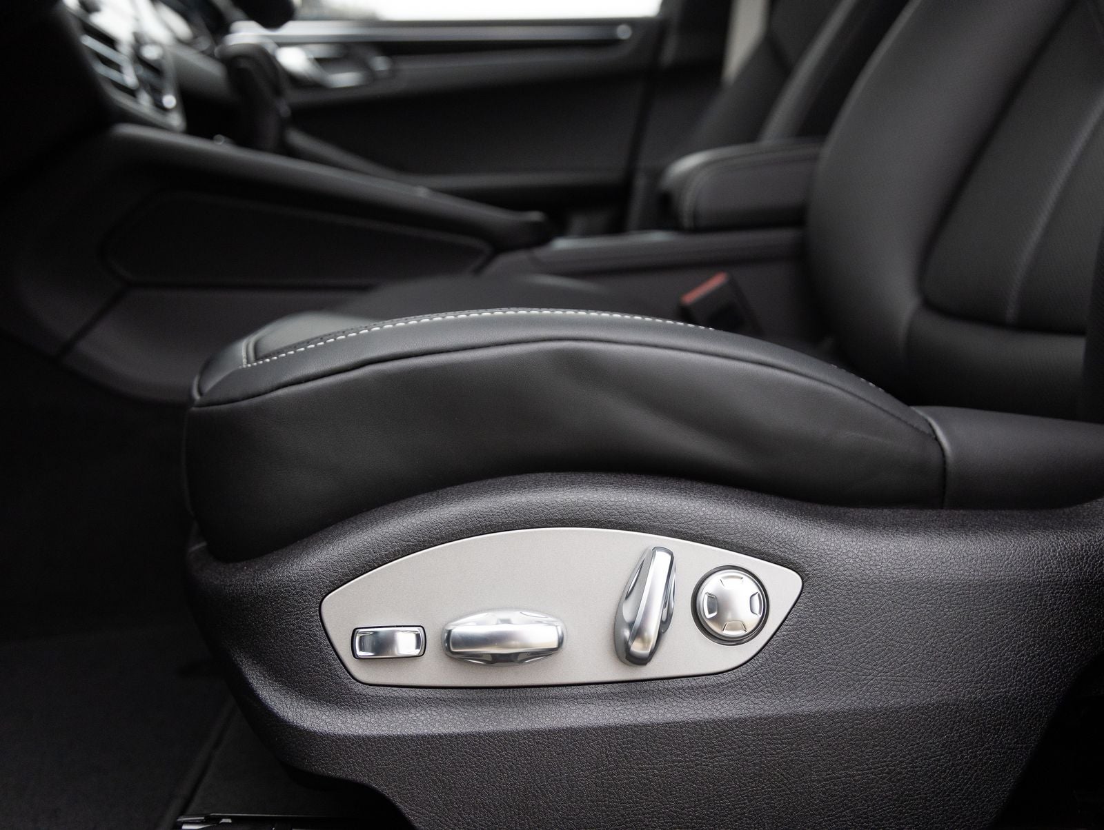 2026 Porsche Macan Macan T