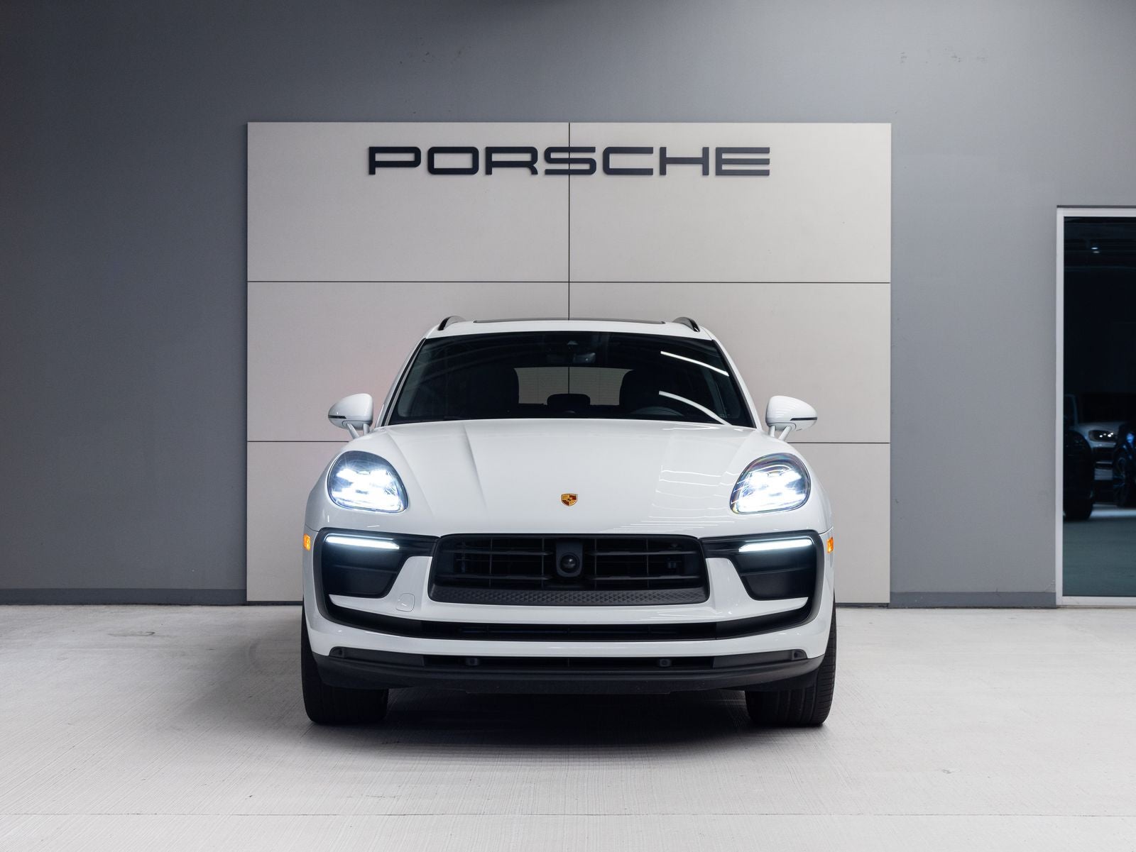 2023 Porsche Macan AWD