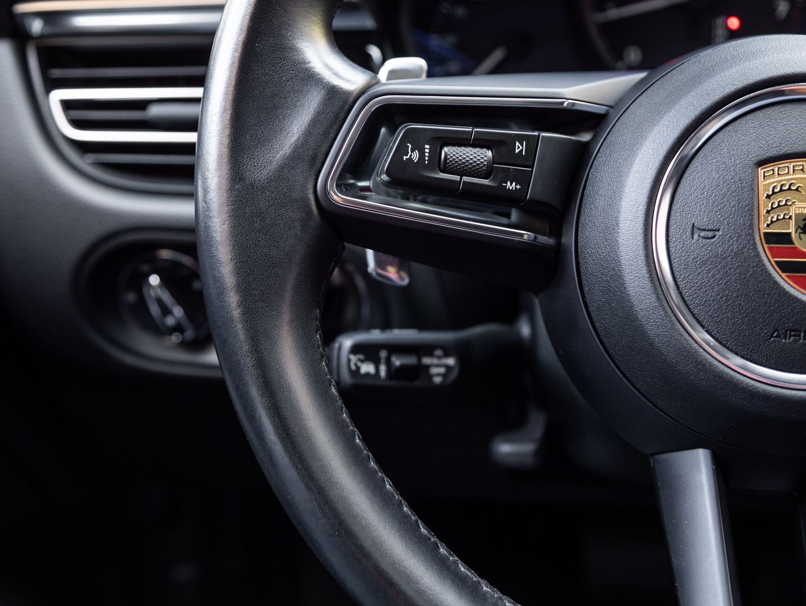 2023 Porsche Macan AWD