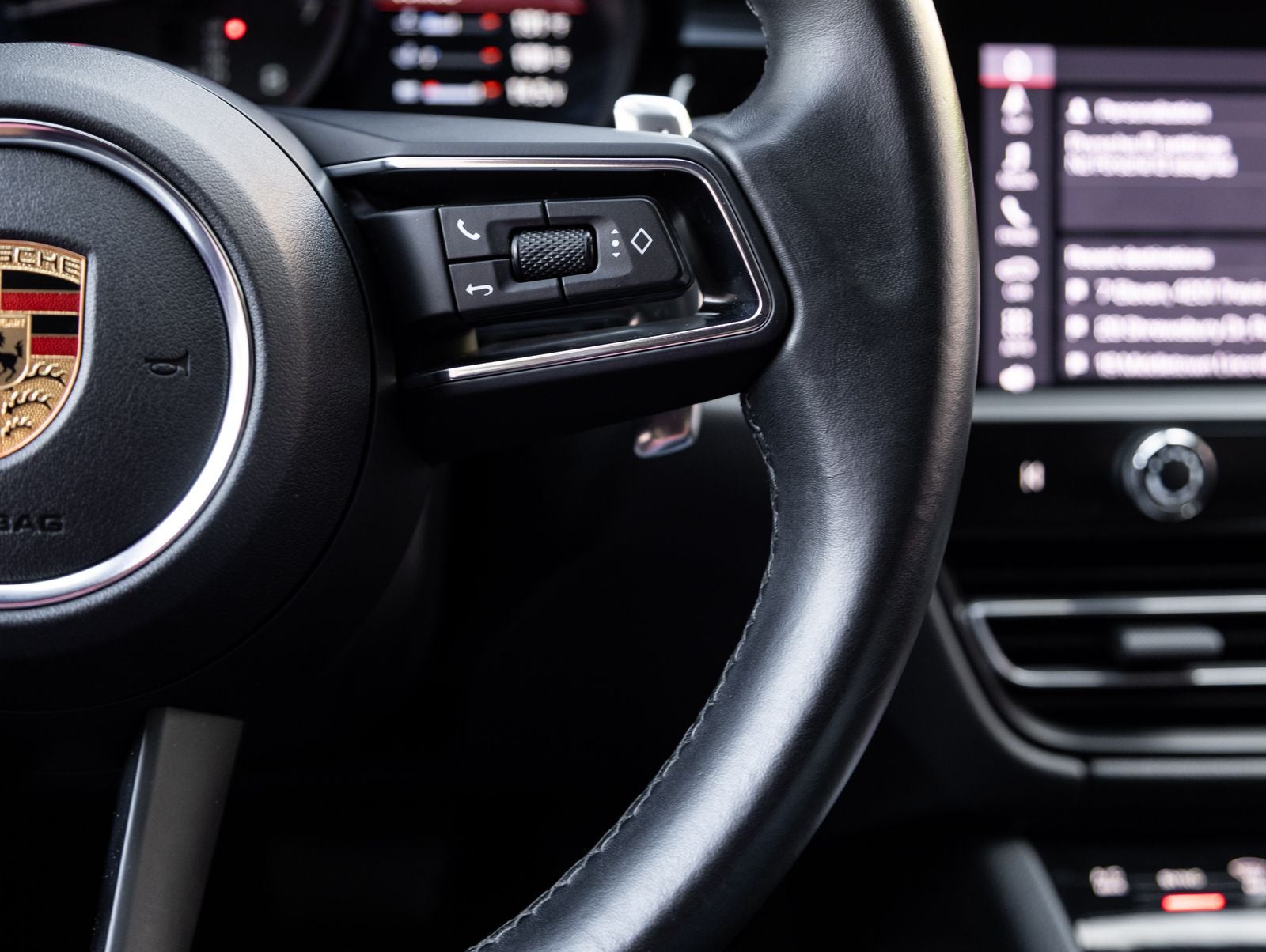 2023 Porsche Macan AWD