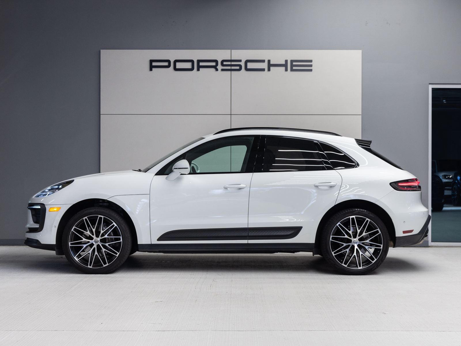 2023 Porsche Macan AWD