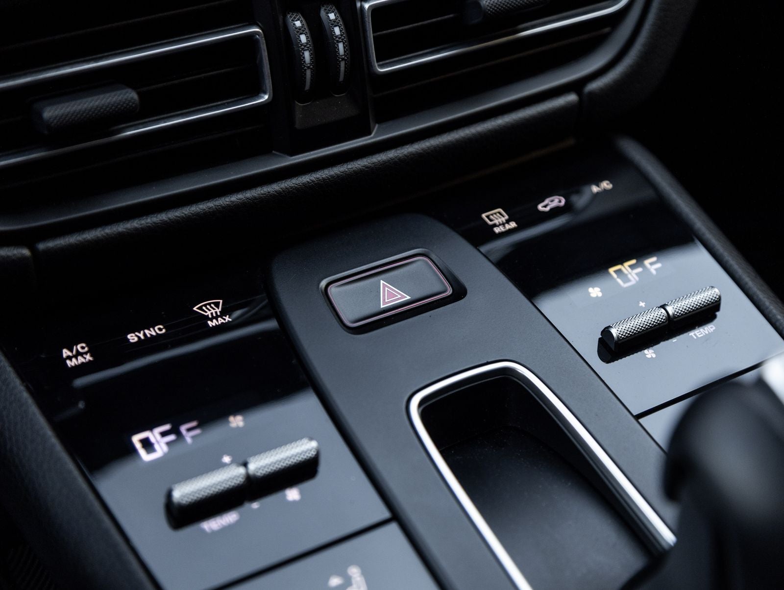 2023 Porsche Macan AWD
