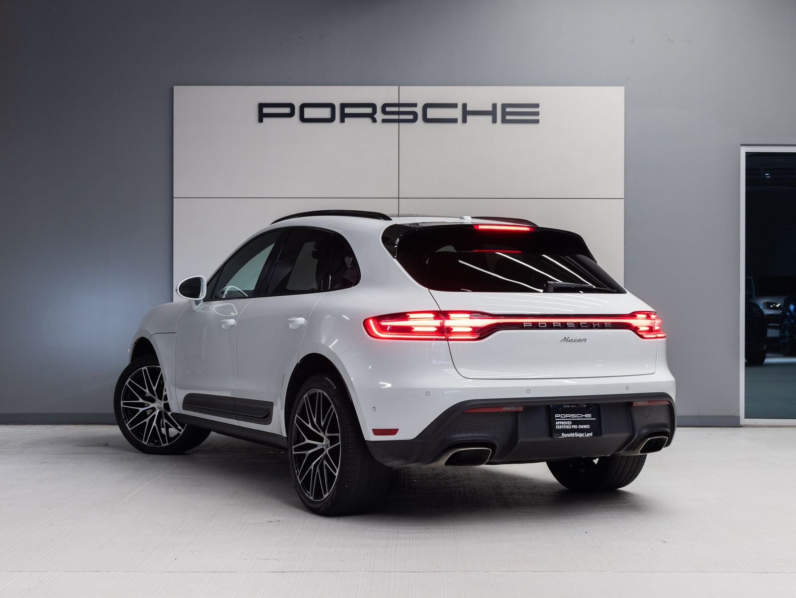 2023 Porsche Macan AWD