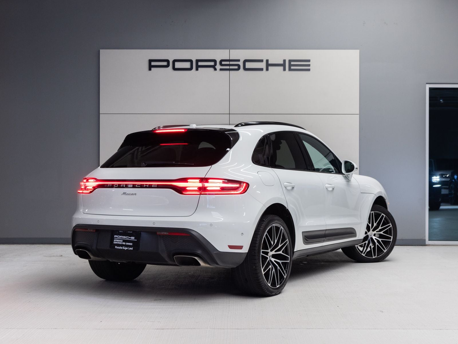 2023 Porsche Macan AWD