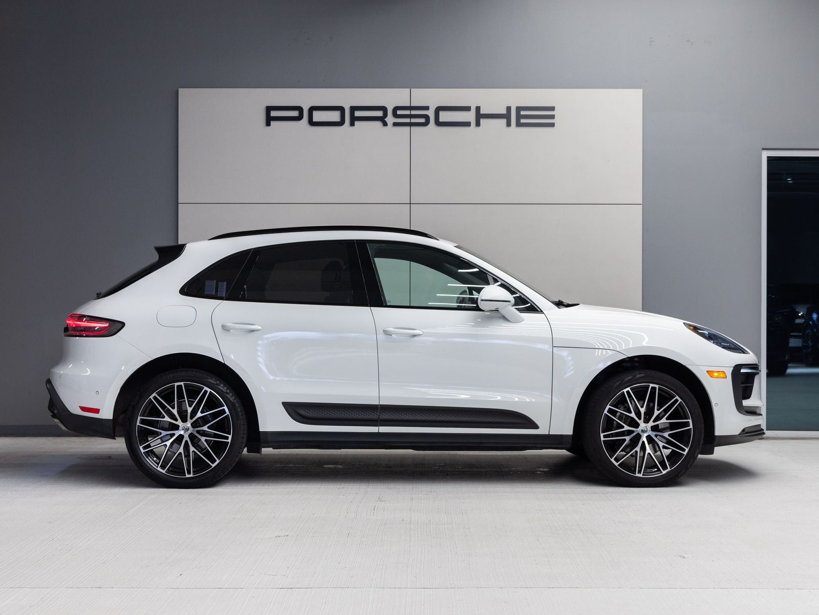 2023 Porsche Macan AWD