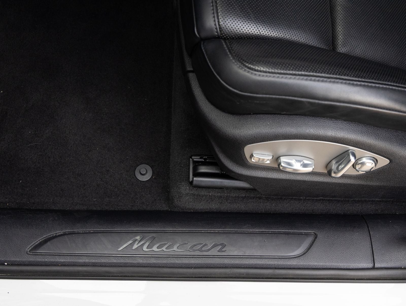 2023 Porsche Macan Macan