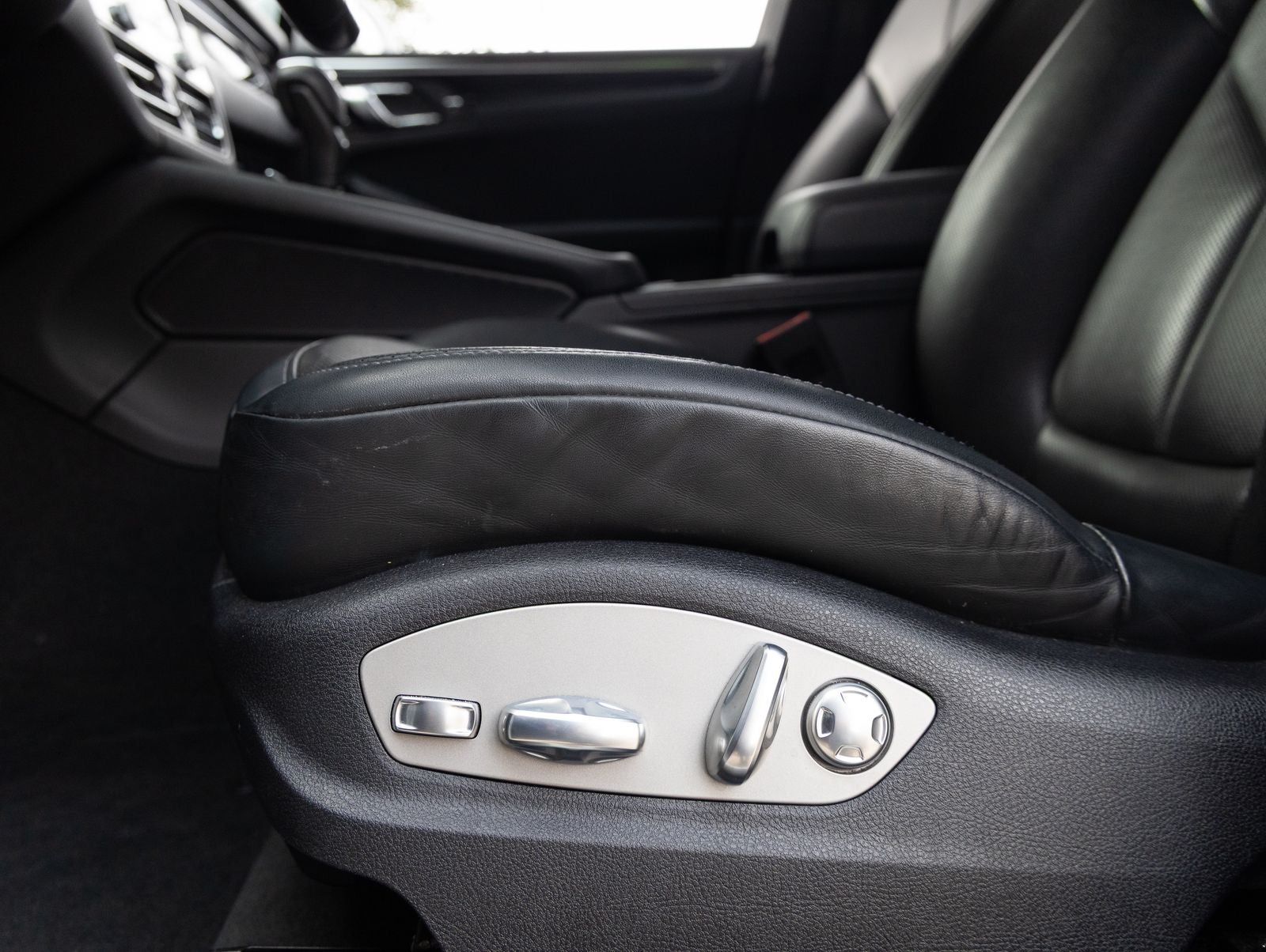 2023 Porsche Macan Macan